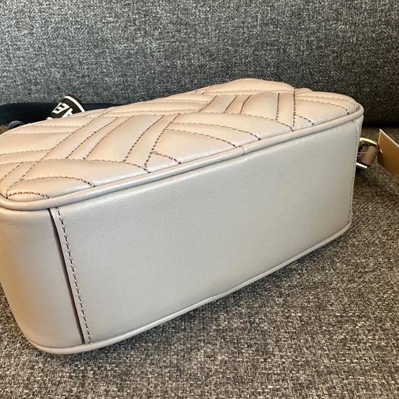 NWT!Michael Kors Peyton Small Quilted Camera Bag Women's Crossbody In Pearl Grey - Picture 6 of 10